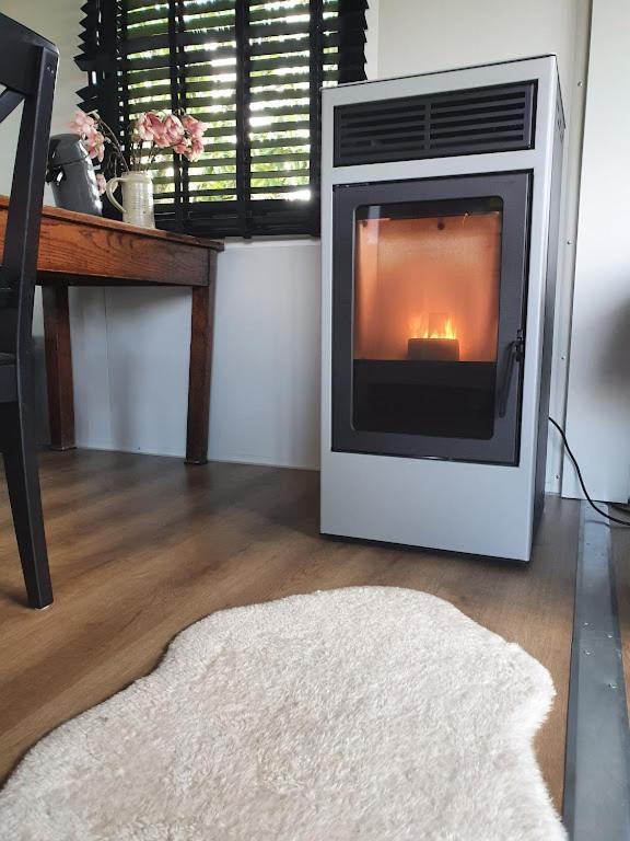 Houten Huisje Tussen Paarden Nieuwerkerken Zewnętrze zdjęcie