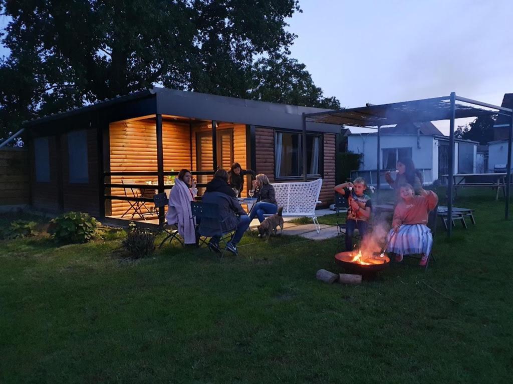 Houten Huisje Tussen Paarden Nieuwerkerken Zewnętrze zdjęcie