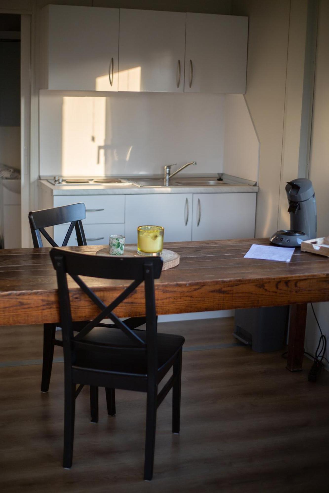 Houten Huisje Tussen Paarden Nieuwerkerken Zewnętrze zdjęcie