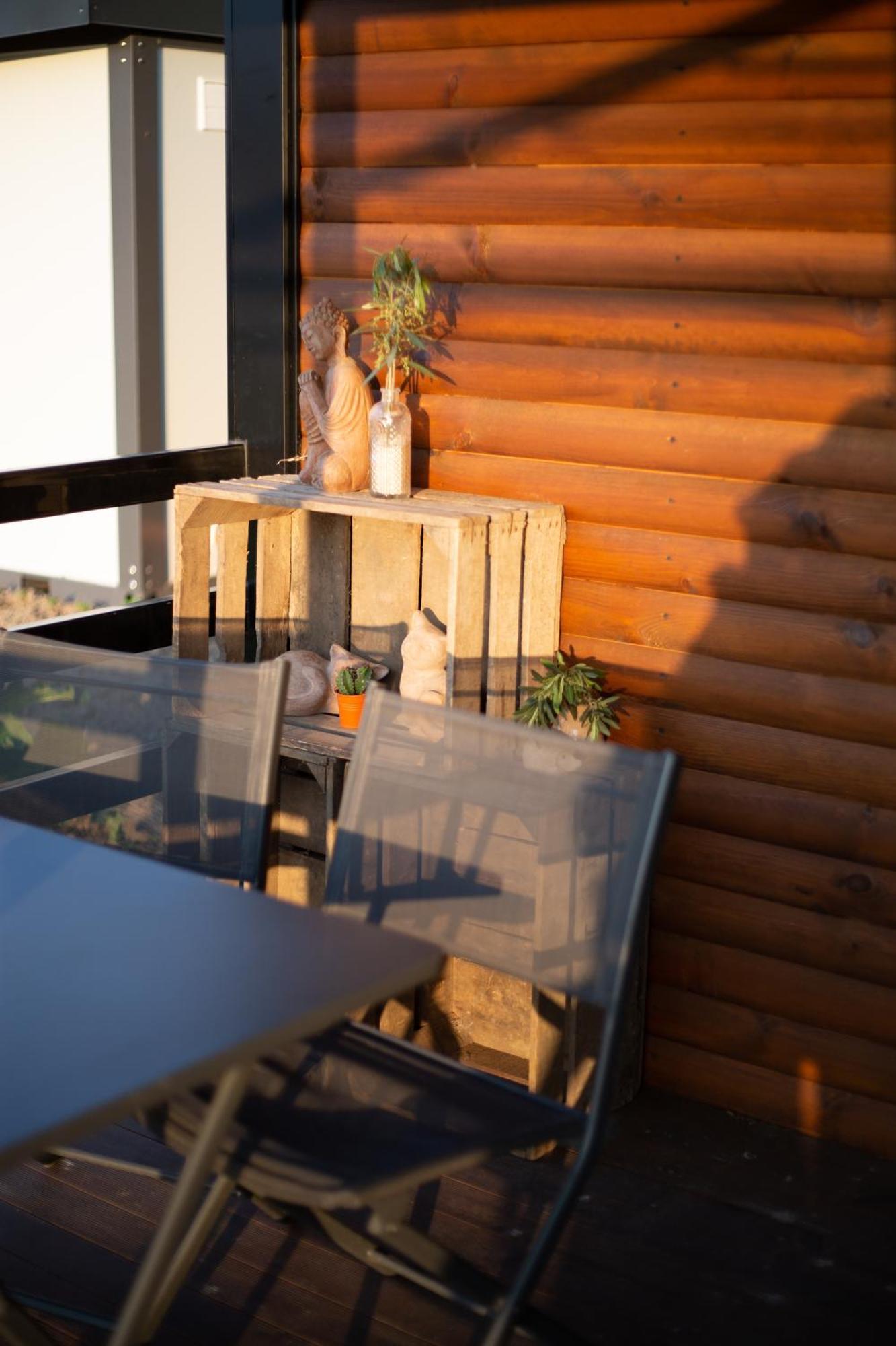 Houten Huisje Tussen Paarden Nieuwerkerken Zewnętrze zdjęcie